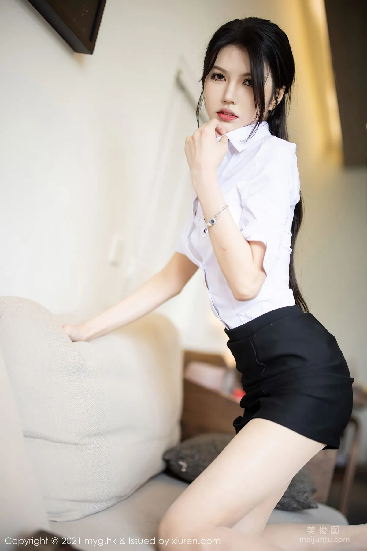 [美媛馆MyGirl] Vol.572 媛媛酱belle - 经典的白衬衫黑短裙系列13