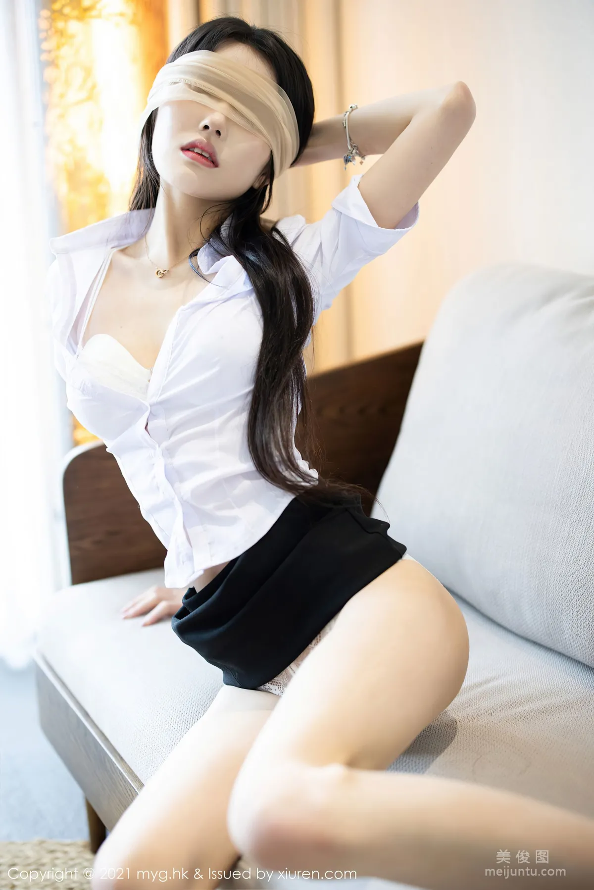 [美媛馆MyGirl] Vol.572 媛媛酱belle - 经典的白衬衫黑短裙系列74