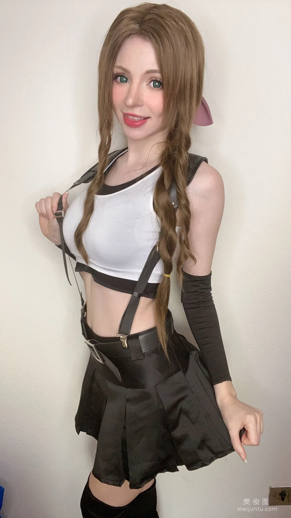 [网红COSER] Peach milky - Aerith Tifa Swap65