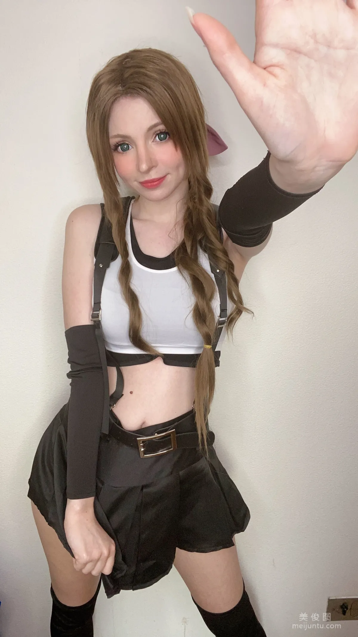 [网红COSER] Peach milky - Aerith Tifa Swap54