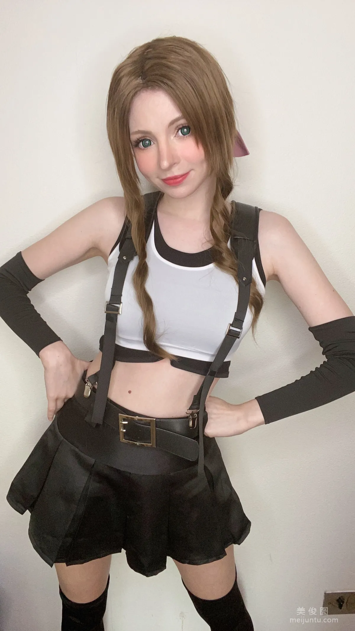 [网红COSER] Peach milky - Aerith Tifa Swap42