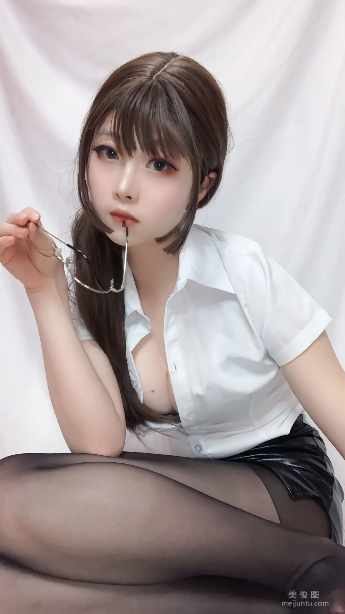 [网红COSER] 白露很白 - OL教室78