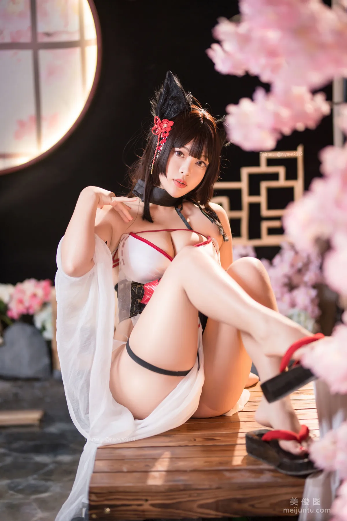 [网红COSER] 萌系小姐姐-白烨- - 湿身泳装38