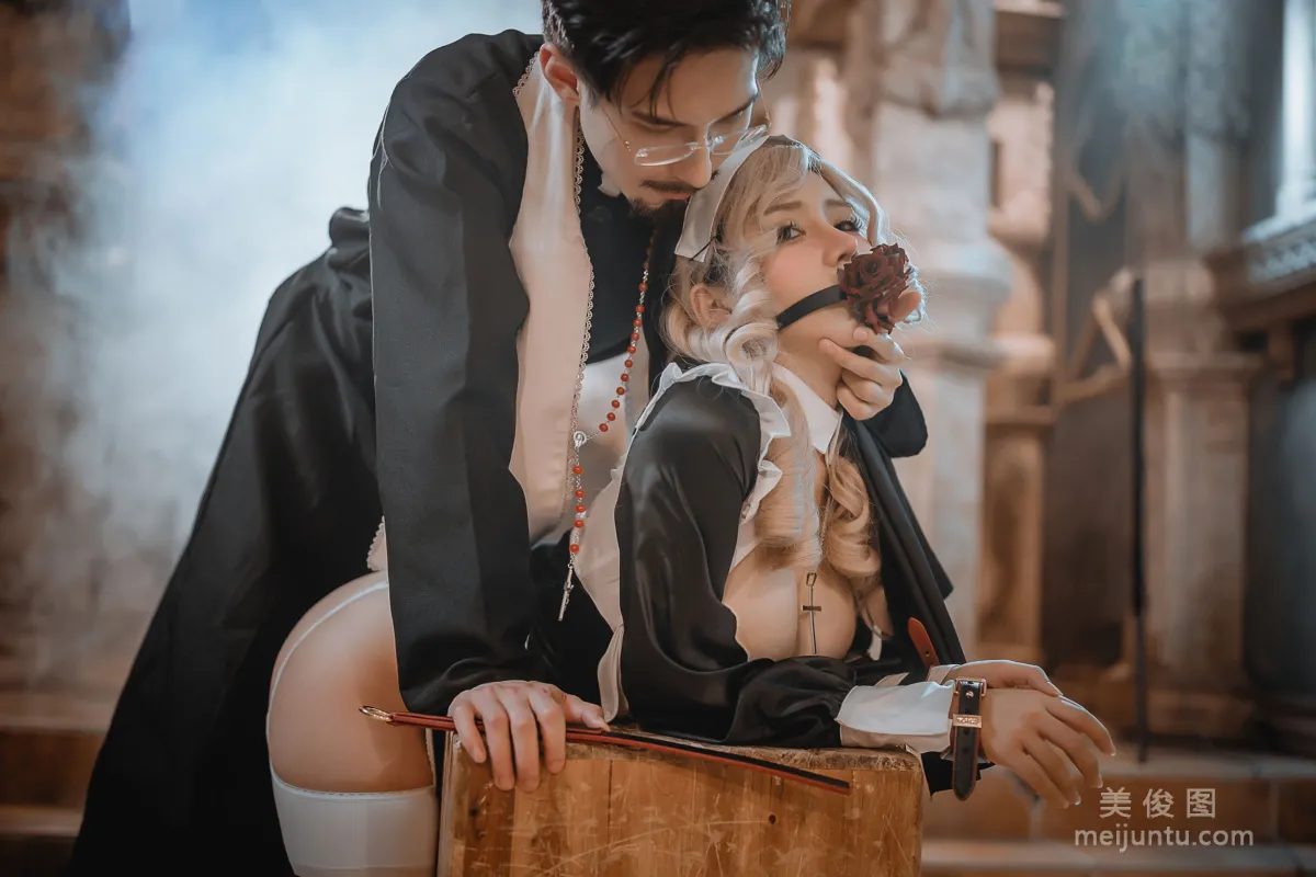 [网红COSER] 一笑芳香沁写真 - 神父修女16