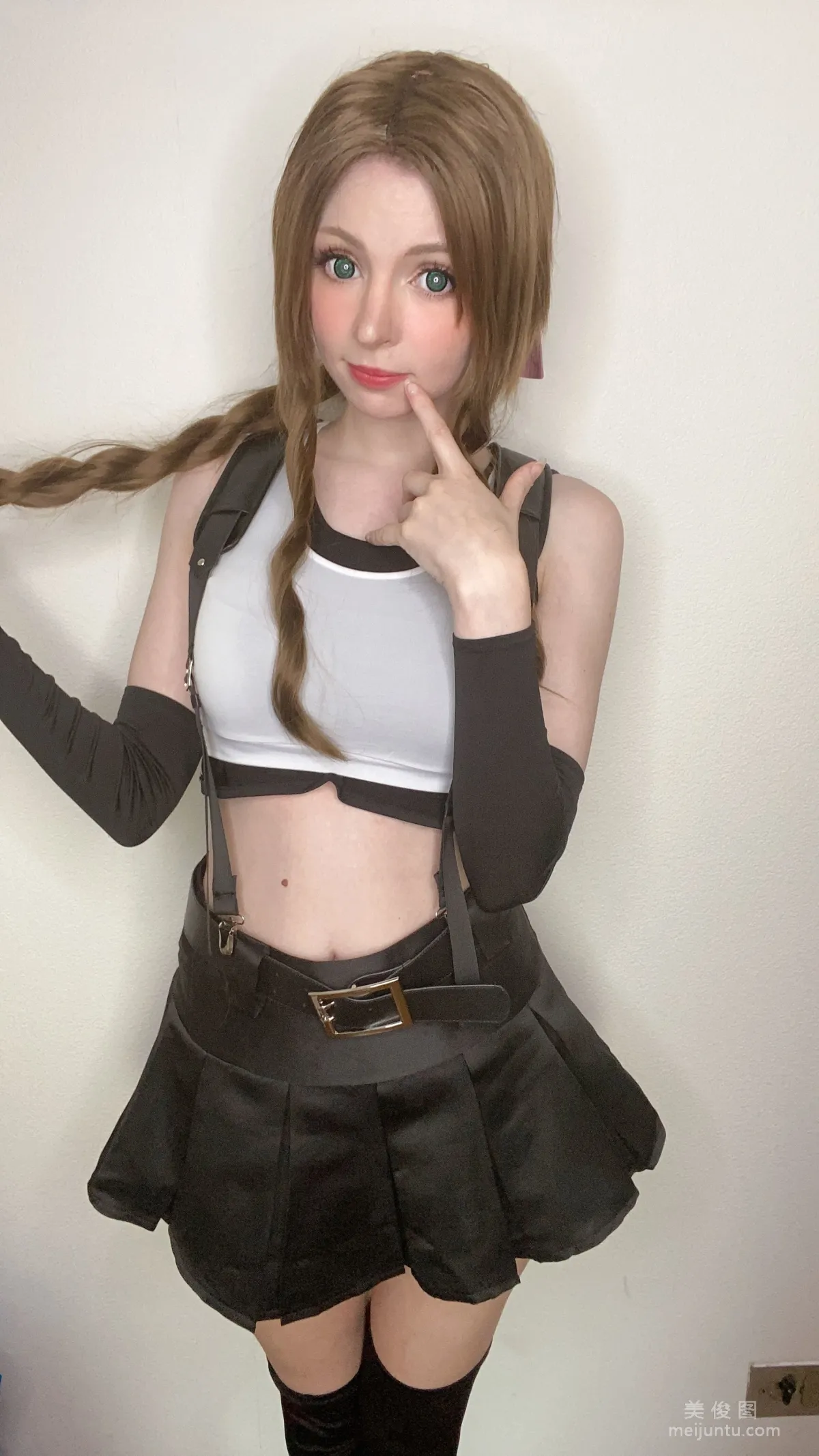 [网红COSER] Peach milky - Aerith Tifa Swap47