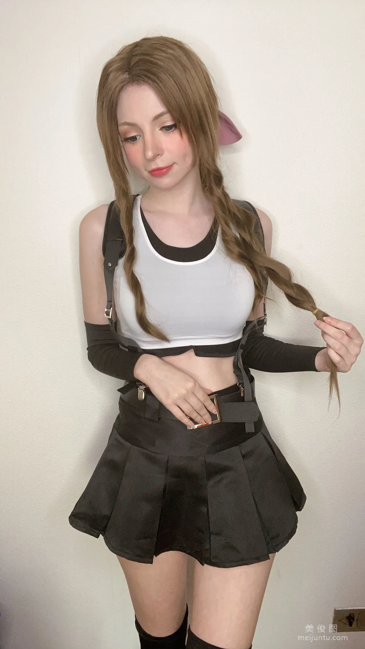 [网红COSER] Peach milky - Aerith Tifa Swap49