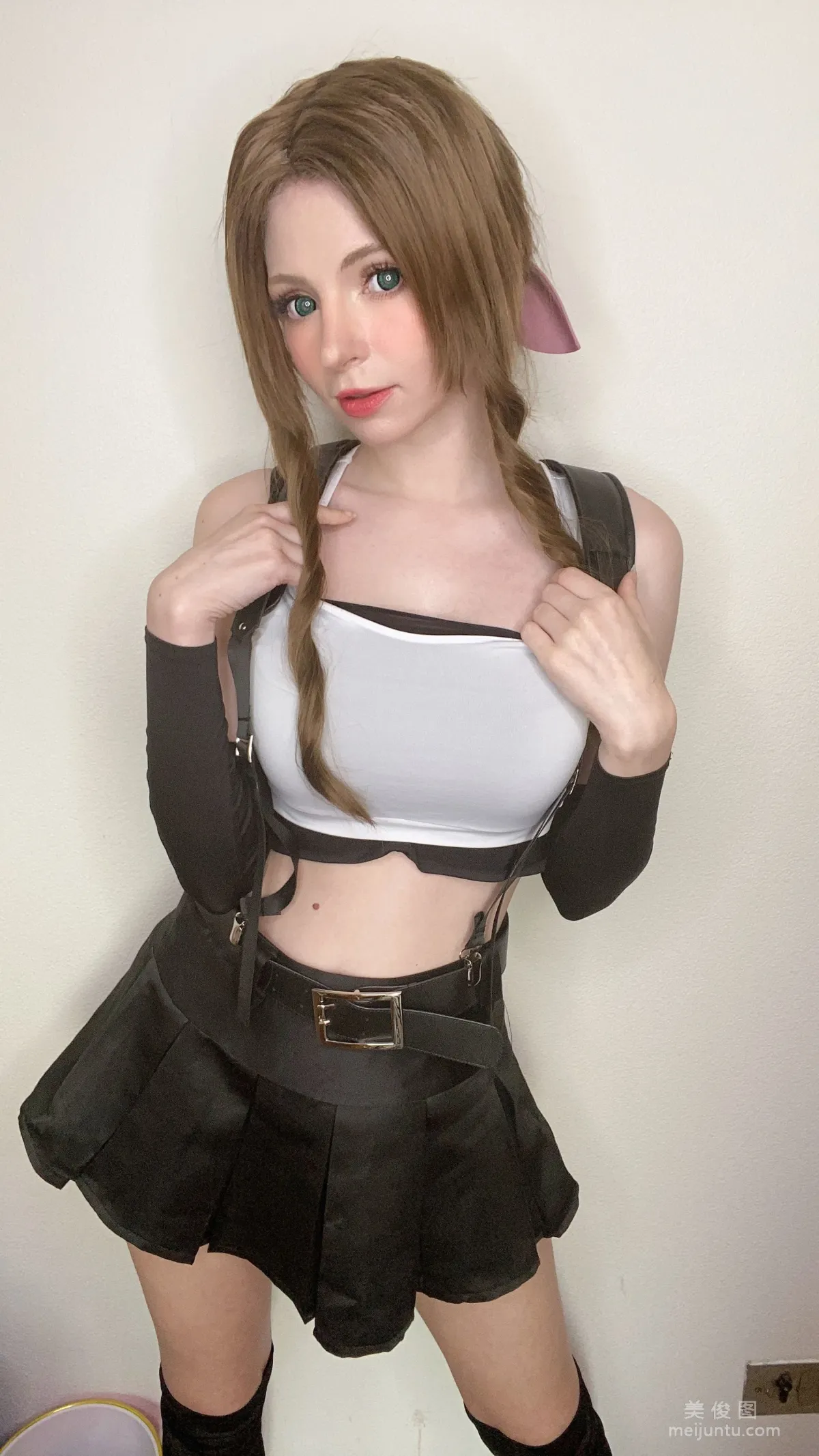 [网红COSER] Peach milky - Aerith Tifa Swap32