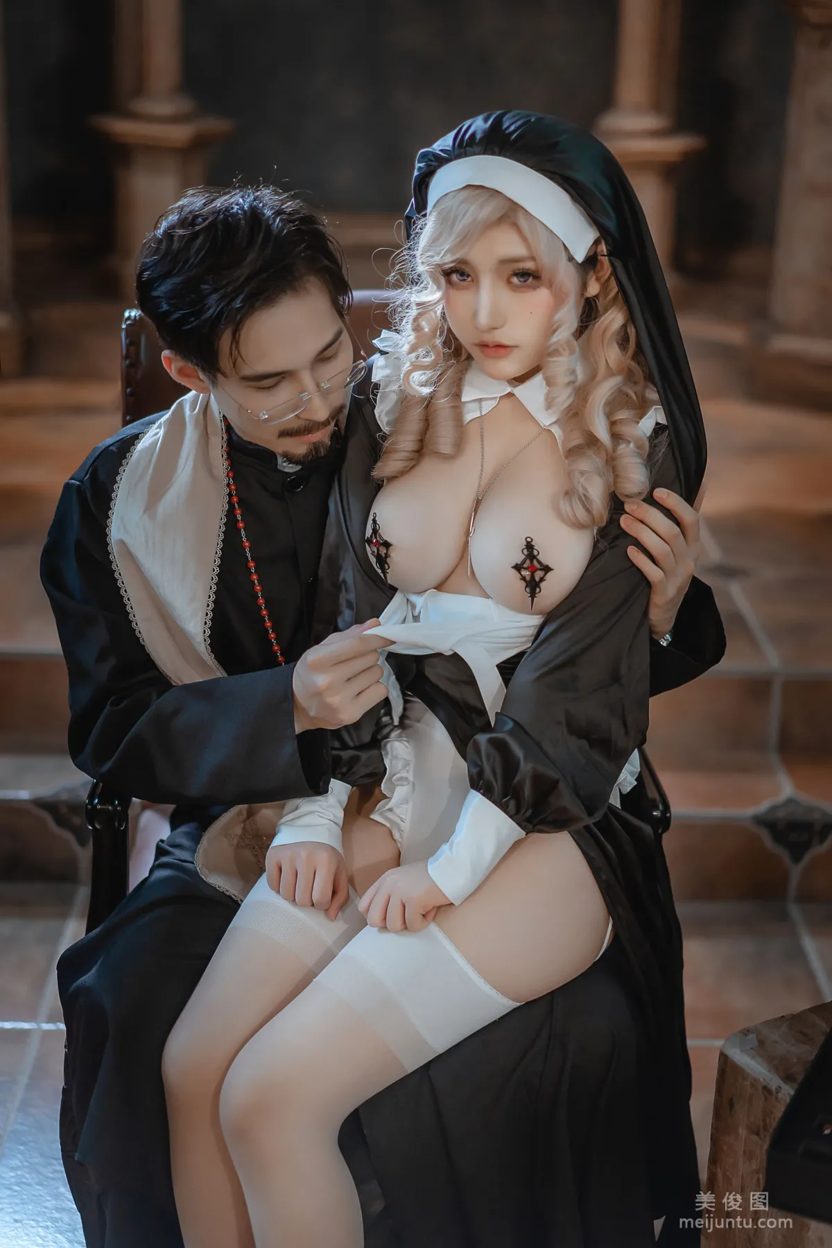 [网红COSER] 一笑芳香沁写真 - 神父修女20