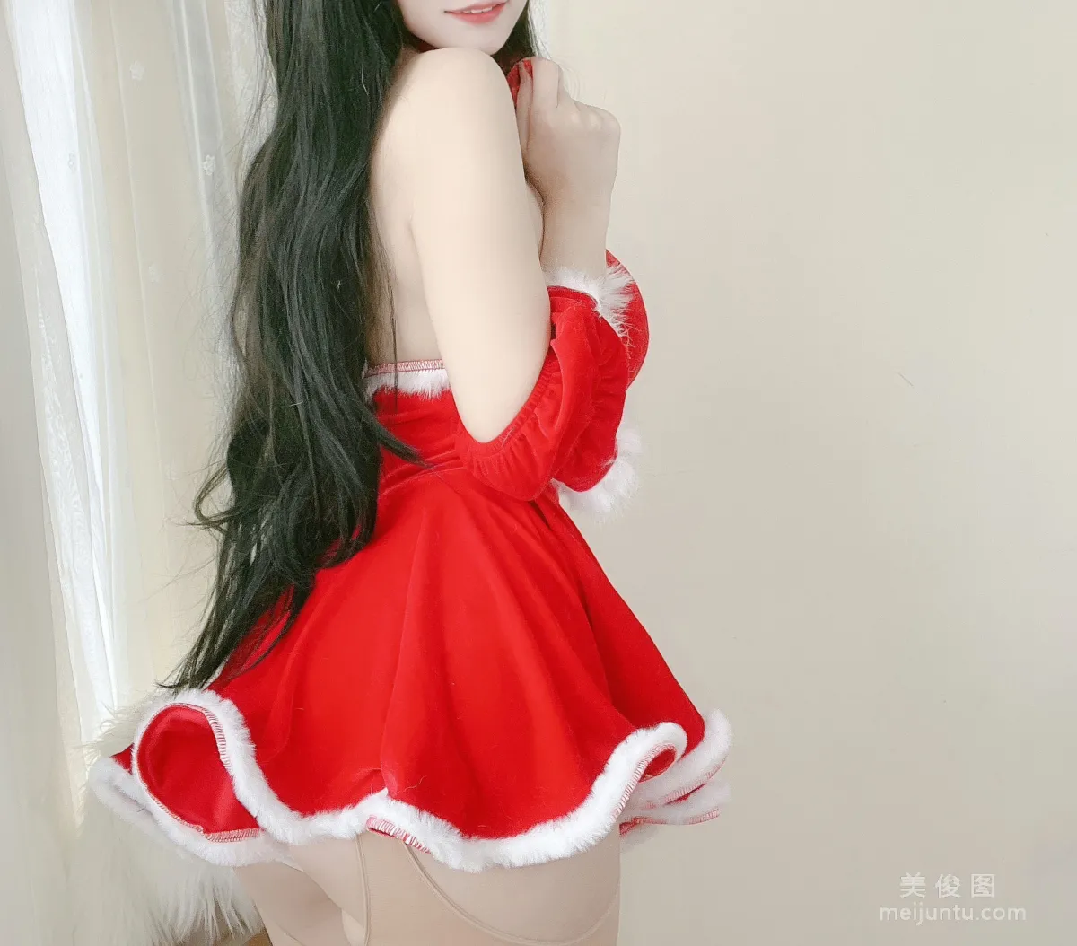 [网红COSER] 动漫博主小仓千代w - 红色圣诞礼物裙17