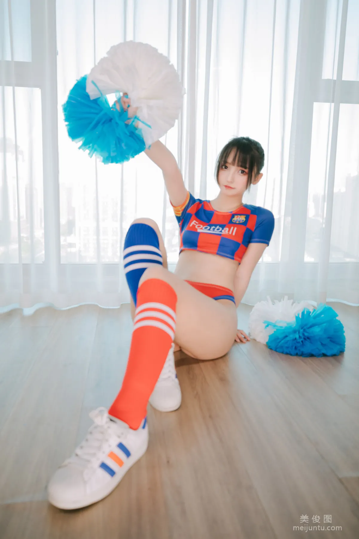 [网红COSER] 萝莉神楽板真冬 之 拉拉队少女112