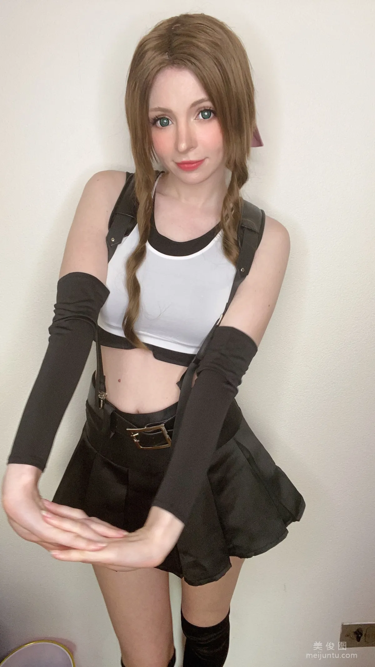 [网红COSER] Peach milky - Aerith Tifa Swap34