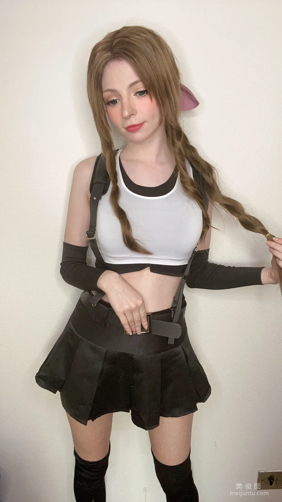 [网红COSER] Peach milky - Aerith Tifa Swap48