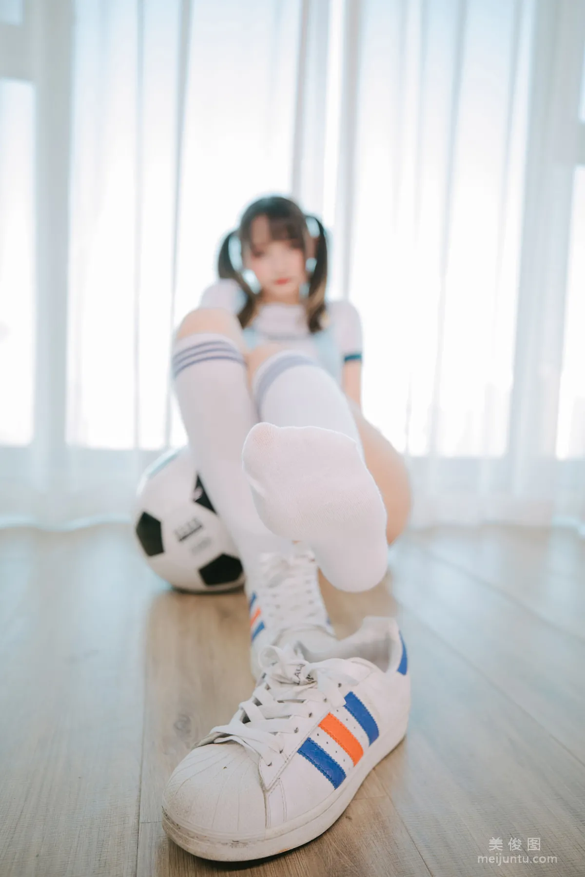 [网红COSER] 萝莉神楽板真冬 之 拉拉队少女72