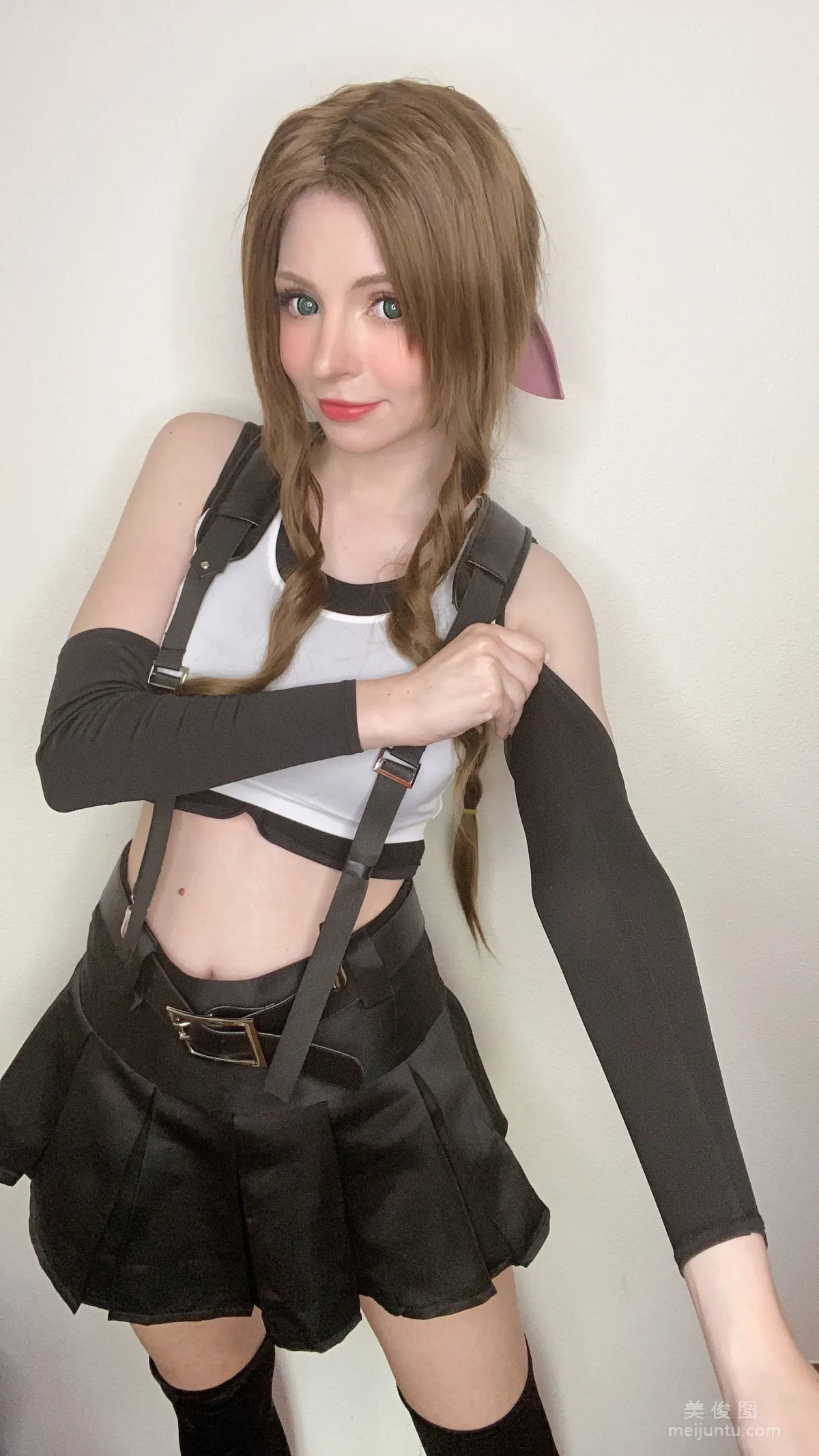 [网红COSER] Peach milky - Aerith Tifa Swap40