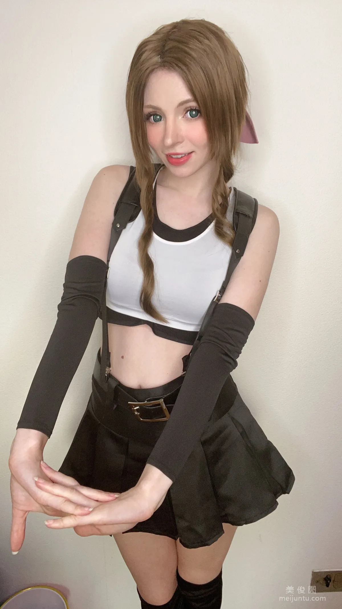 [网红COSER] Peach milky - Aerith Tifa Swap35