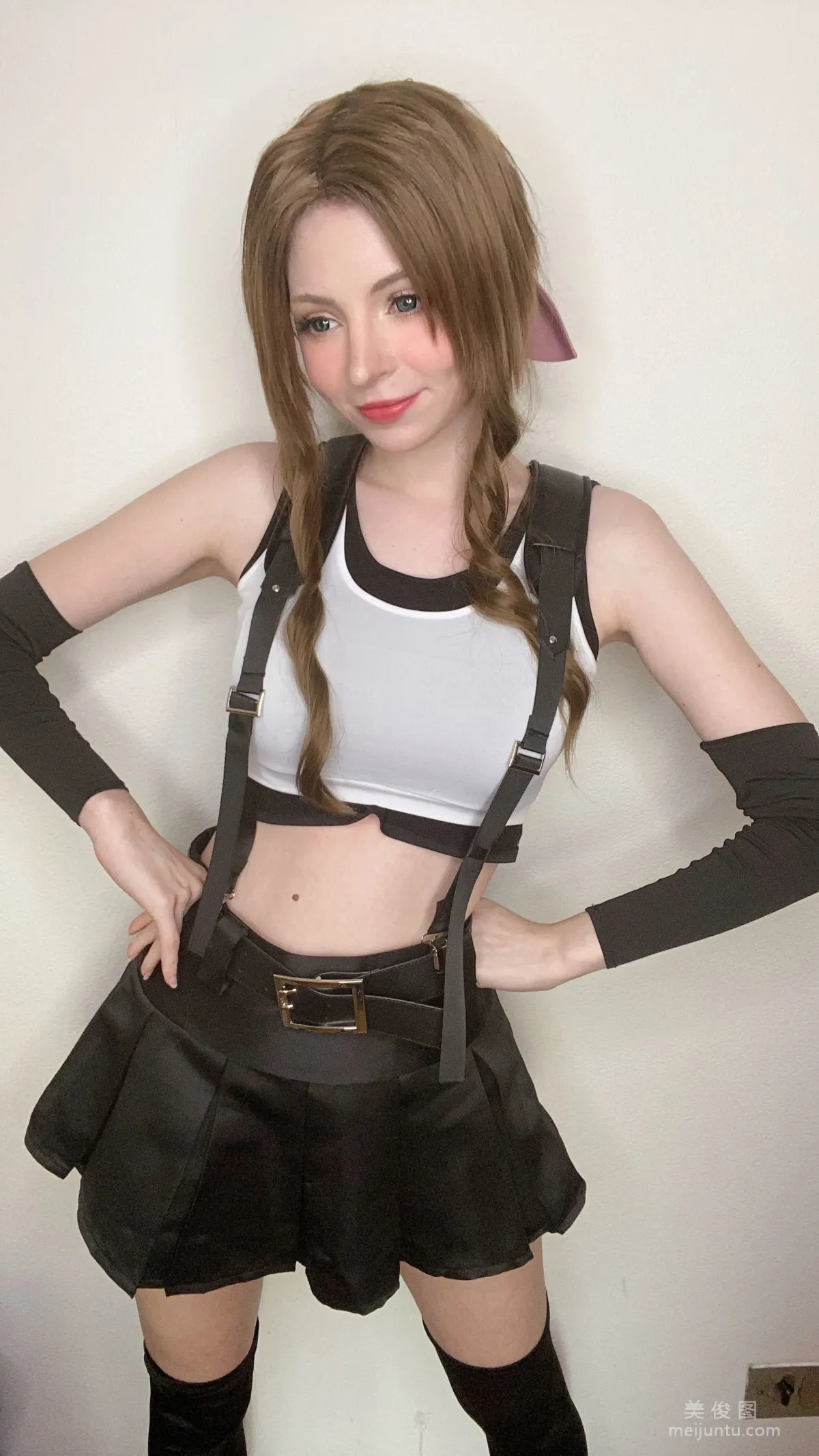 [网红COSER] Peach milky - Aerith Tifa Swap41