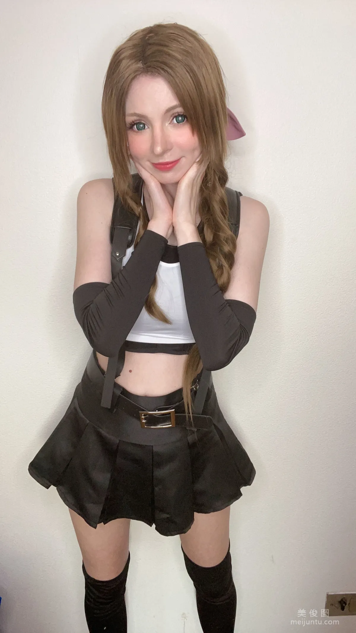 [网红COSER] Peach milky - Aerith Tifa Swap56