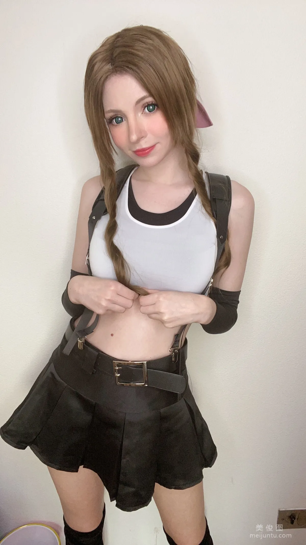 [网红COSER] Peach milky - Aerith Tifa Swap30