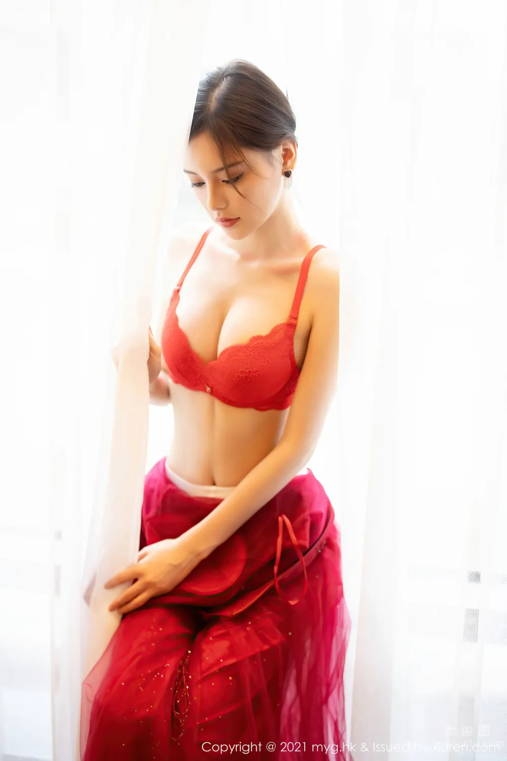 [美媛馆MyGirl] Vol.560 小夕juju - 一袭精美迷人的姓感长裙19