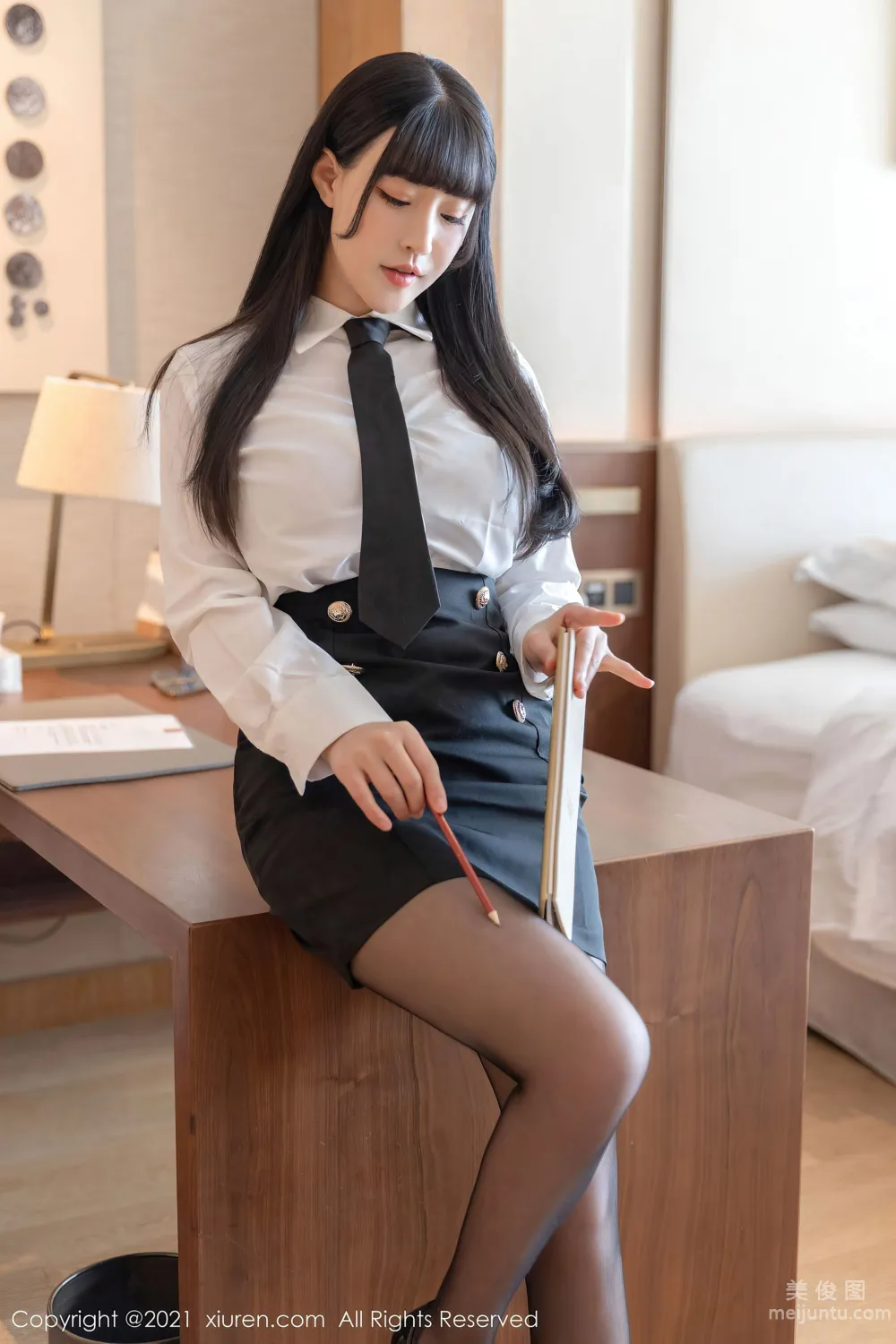 [秀人XIUREN] No.3608 朱可儿Flower - 经典的白衬衫黑短裙职场OL8