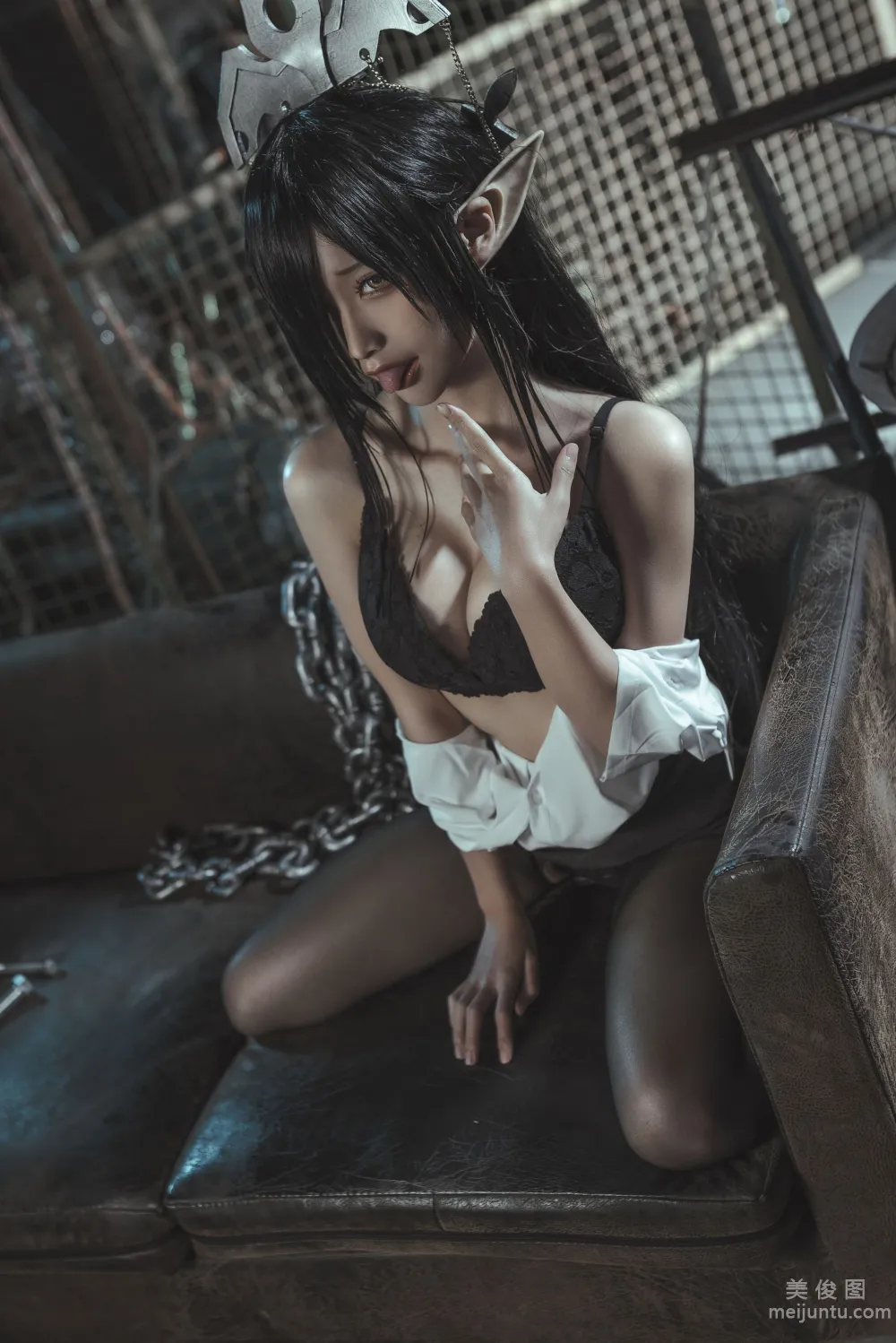 [网红COSER写真] 蠢沫沫 - 黑兽女王 OL制服 套图18