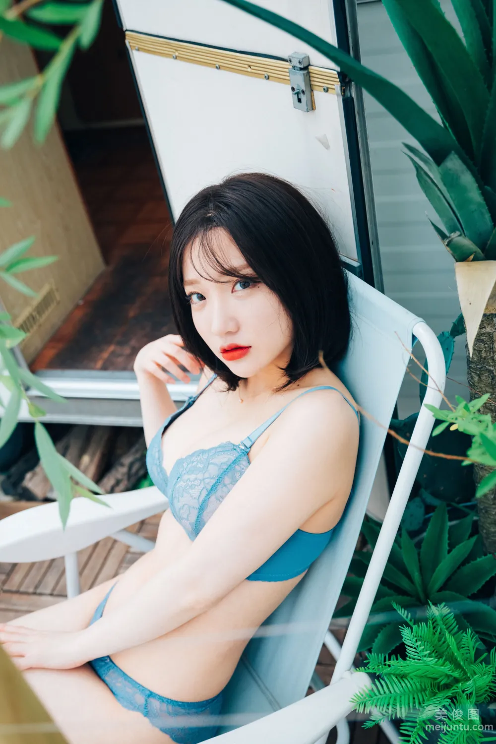 [LOOZY]  Yeeun - Summer Caravan3