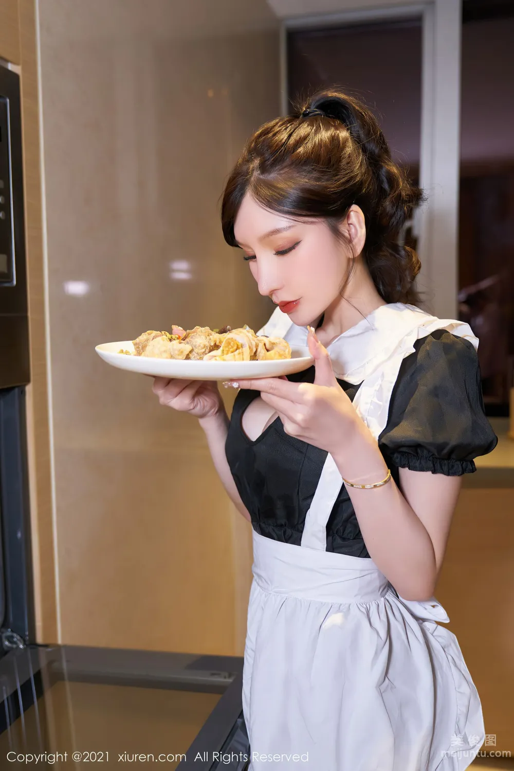 [秀人XiuRen] No.3716 周于希Sandy - 温柔体贴的厨娘制服系列9