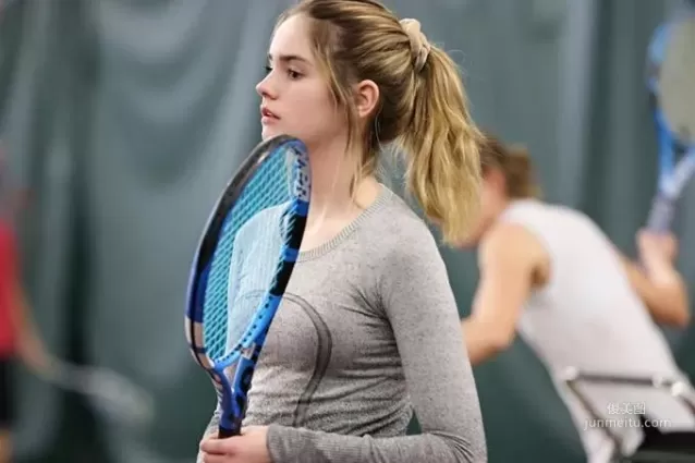 14歲球壇美少女《Makenzie Raine》超高顔值力壓網球界！