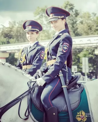 霸气的俄罗斯女骑警 《Татьяна Зима》暗藏好身材