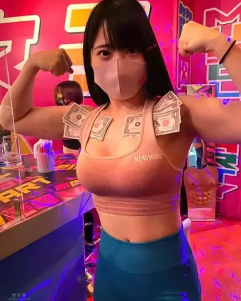 夜访《日本肌肉女孩酒吧》体验被美女保护的滋味！