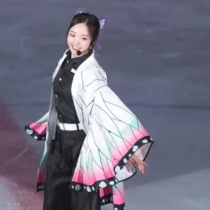日本花式滑冰女神《本田真凜》Cos「蝴蝶忍」在運動場上翩翩起舞！