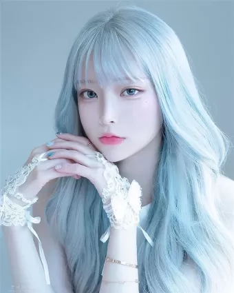 吴智恩仙气飘飘的韩国美女 白发真的很惊艳