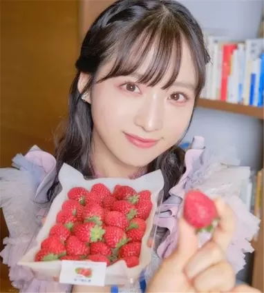 AKB48小栗有以请你吃草莓 请问下甜吗