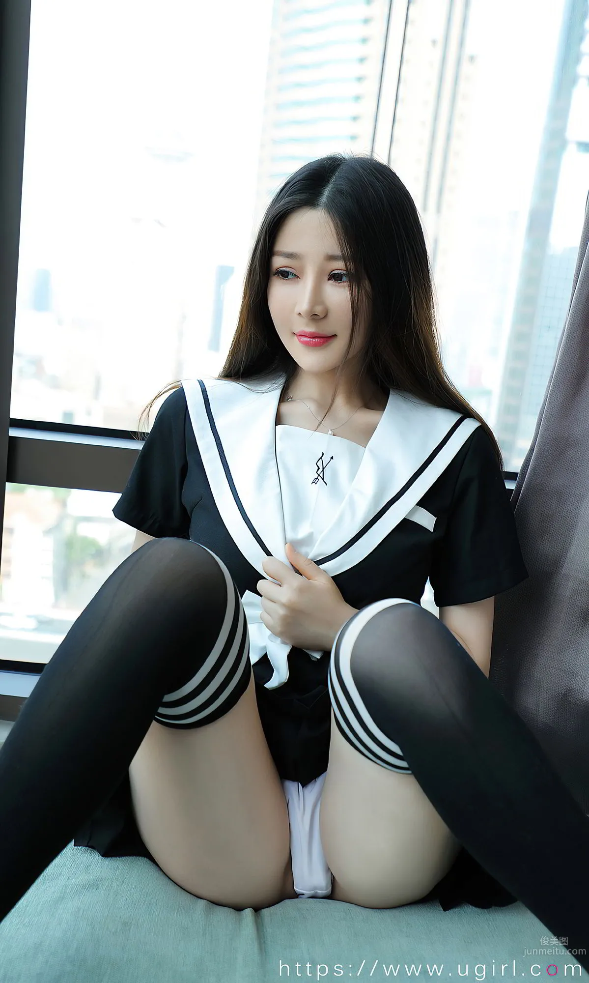 Zoe羞羞的制服 看的我脸红心跳_4