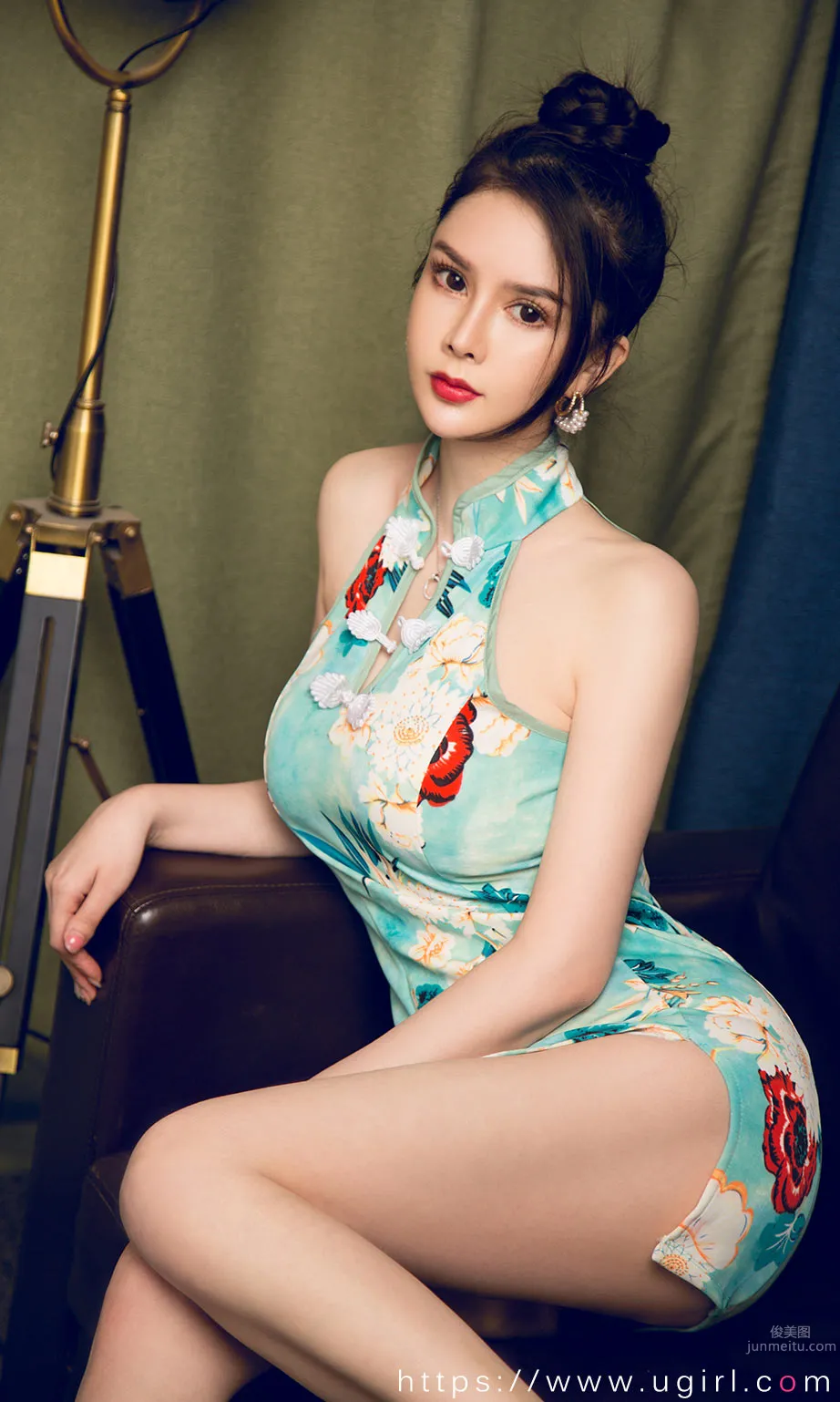 李丽莎高叉旗袍 大小姐的裙摆_13