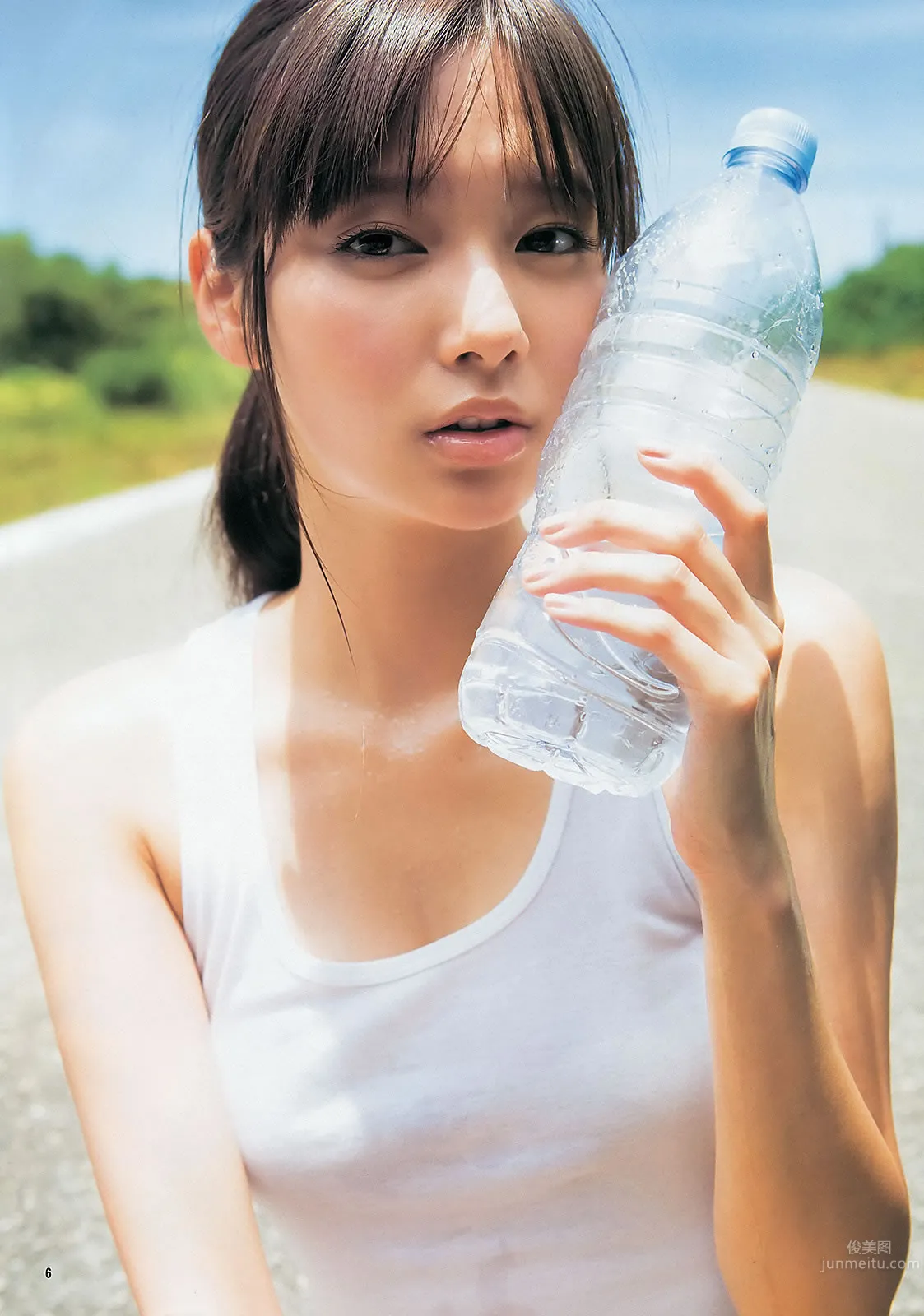 [Weekly Young Jump] 2013 No.44 45 新川优爱 志田友美 上西恵 山地まり_12