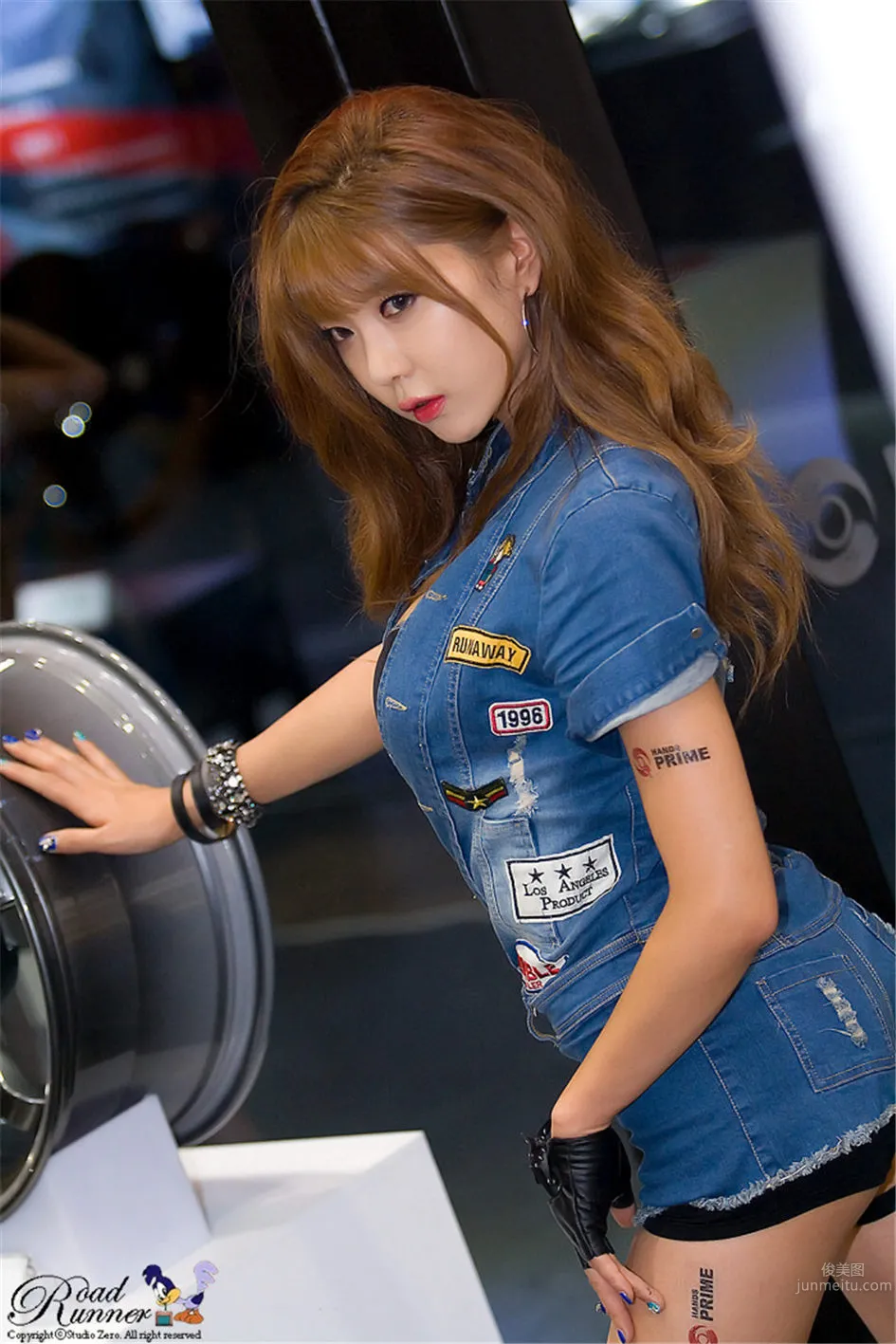 韩国人气车模许允美首尔汽车沙龙写真图片_94