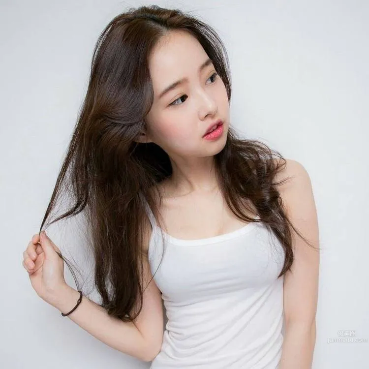 Hana Lin- 娃娃脸正妹可爱的外表有著惊人美胸_8