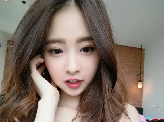 Hana Lin- 娃娃臉正妹可愛的外表有著驚人美胸