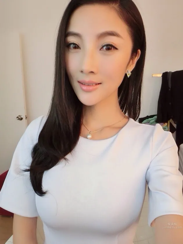 章佳怡- 新一代性感车模小天后_93