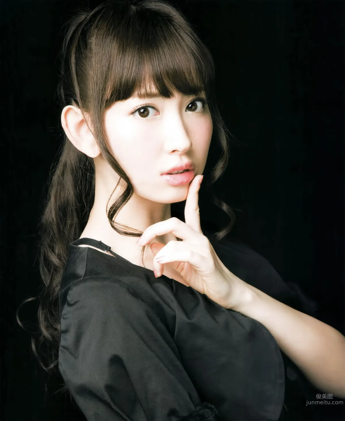 [Bomb Magazine] 2012 No.01 篠田麻里子 小嶋陽菜 秋元才加 HKT48 乃木坂46_7