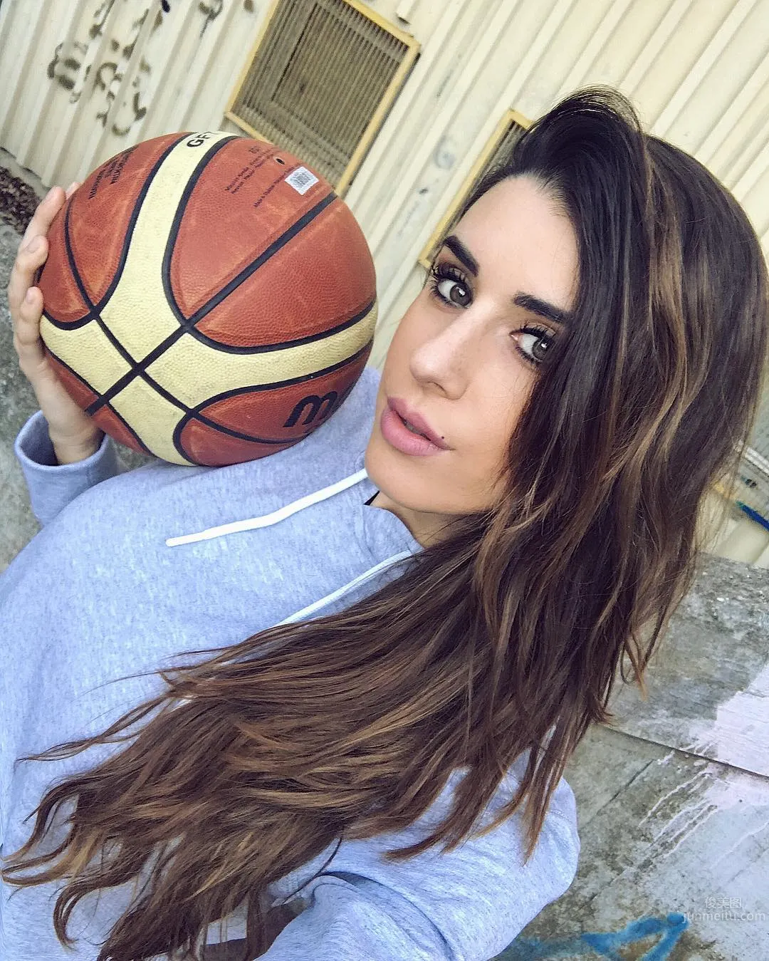 瓦伦蒂娜·维格娜莉- 意大利篮球女神化身超模_2