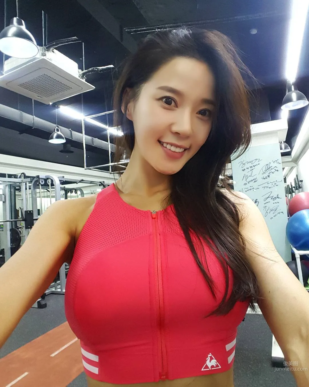 雷杨(레이양)- 美貌与气质兼备的健身教练_5