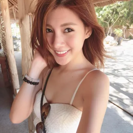 Oravee Luangvibbonporn- 泰国正妹歌手微笑能让粉丝疯狂