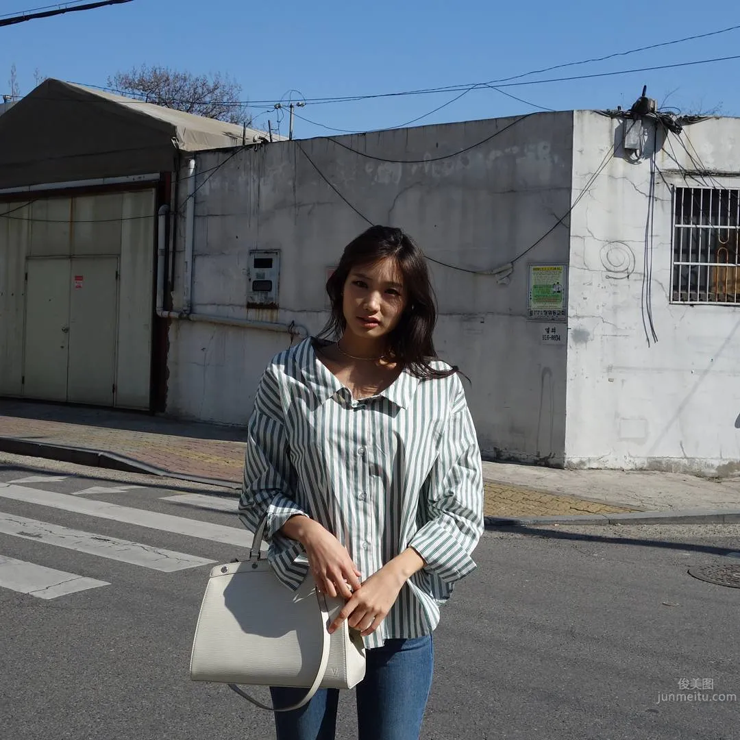 Lee Hee Eun- 笑眼正妹美臀私房写真_2