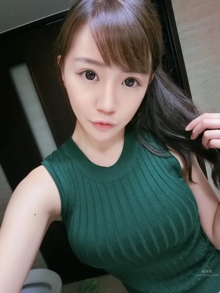 17直播台柱美女张摸摸 好身材真的可以摸_23