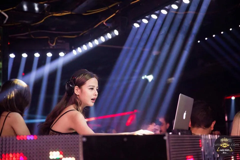 越南Dj Mai Anh，阳光甜笑照暖人心_22