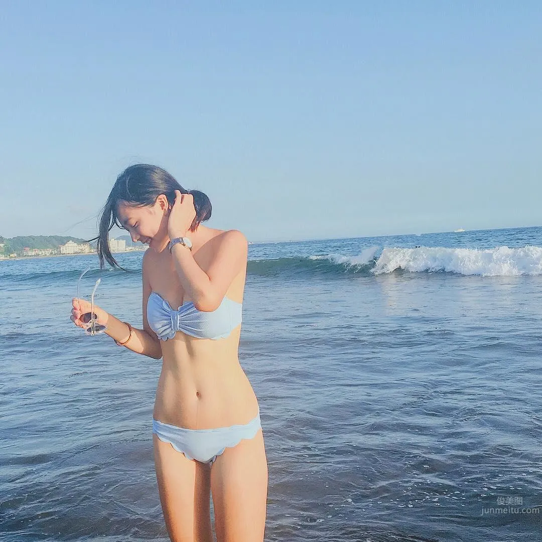 正妹品妍日本海边玩水 沙滩释放健康最美体态_3