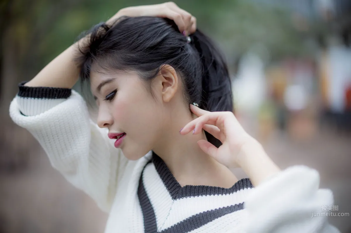 张安琪- 成熟女人写真之酥肩半露_27