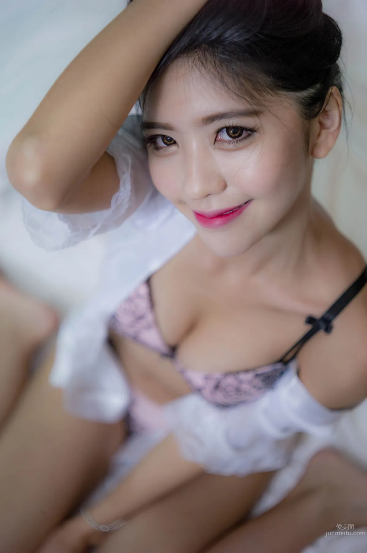 张安琪- 成熟女人写真之酥肩半露_45